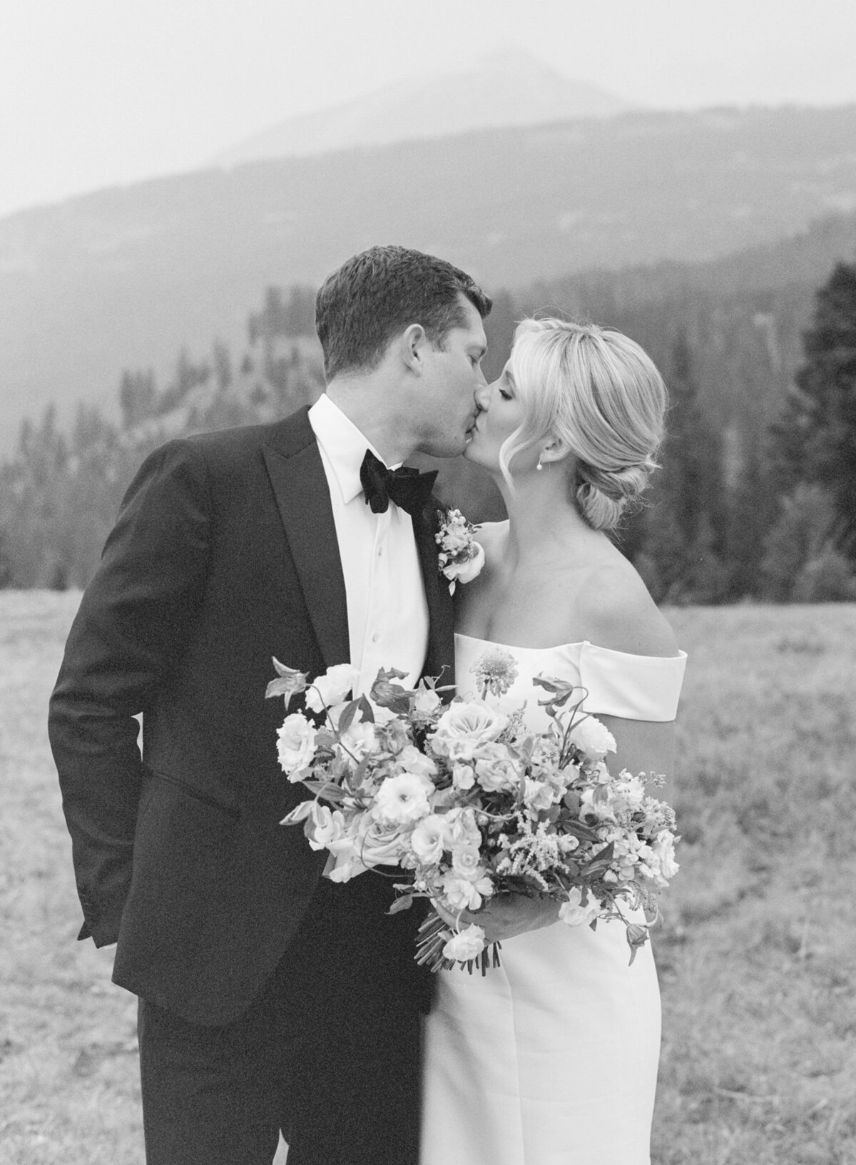 yellowstoneclub.wedding.elizabethlanier.bride.groom-82