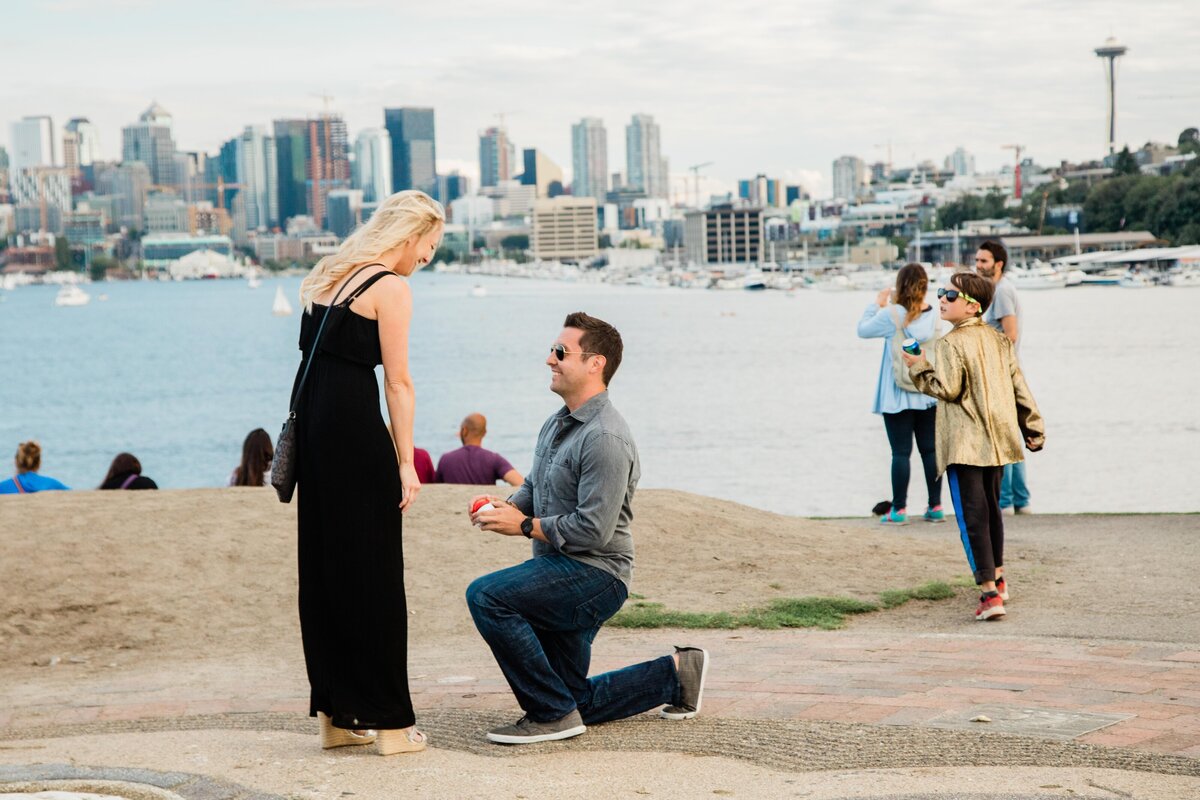 surprise proposal at gasworks park in seattle