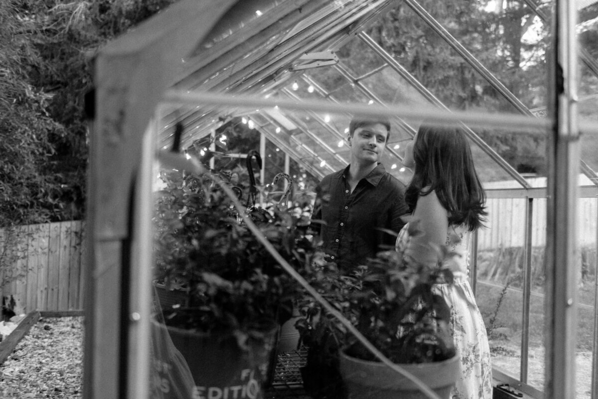 GreenhouseGardenEngagement_InHomeSession_TaylorNicollePhoto-15