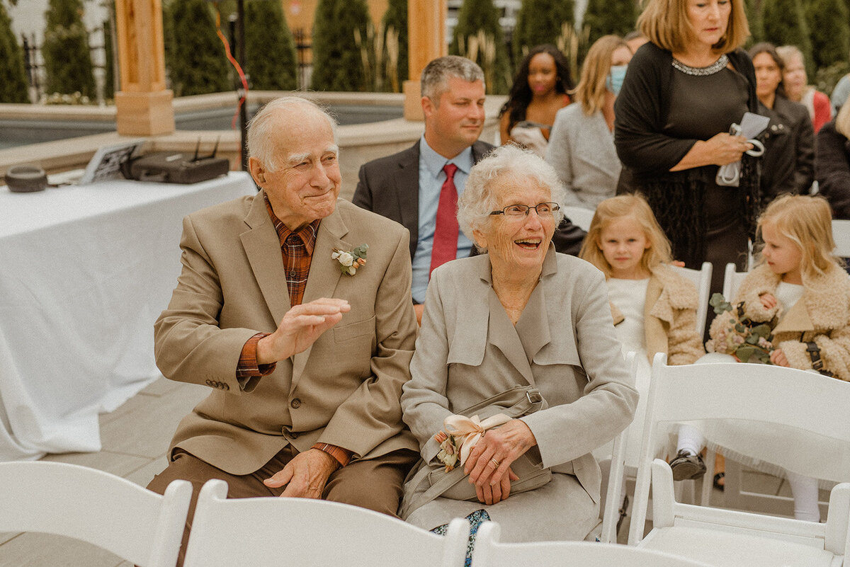 d-niagara-on-the-lake-124-on-queen-cool--romantic-wedding-guests-arriving-09