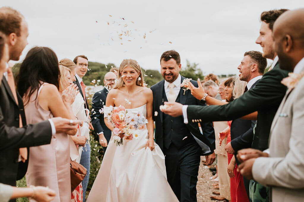 Issy-and-Bella-Floral-Design-Wedding-Florist-Herefordshire-Broadfield-Court-j&N74