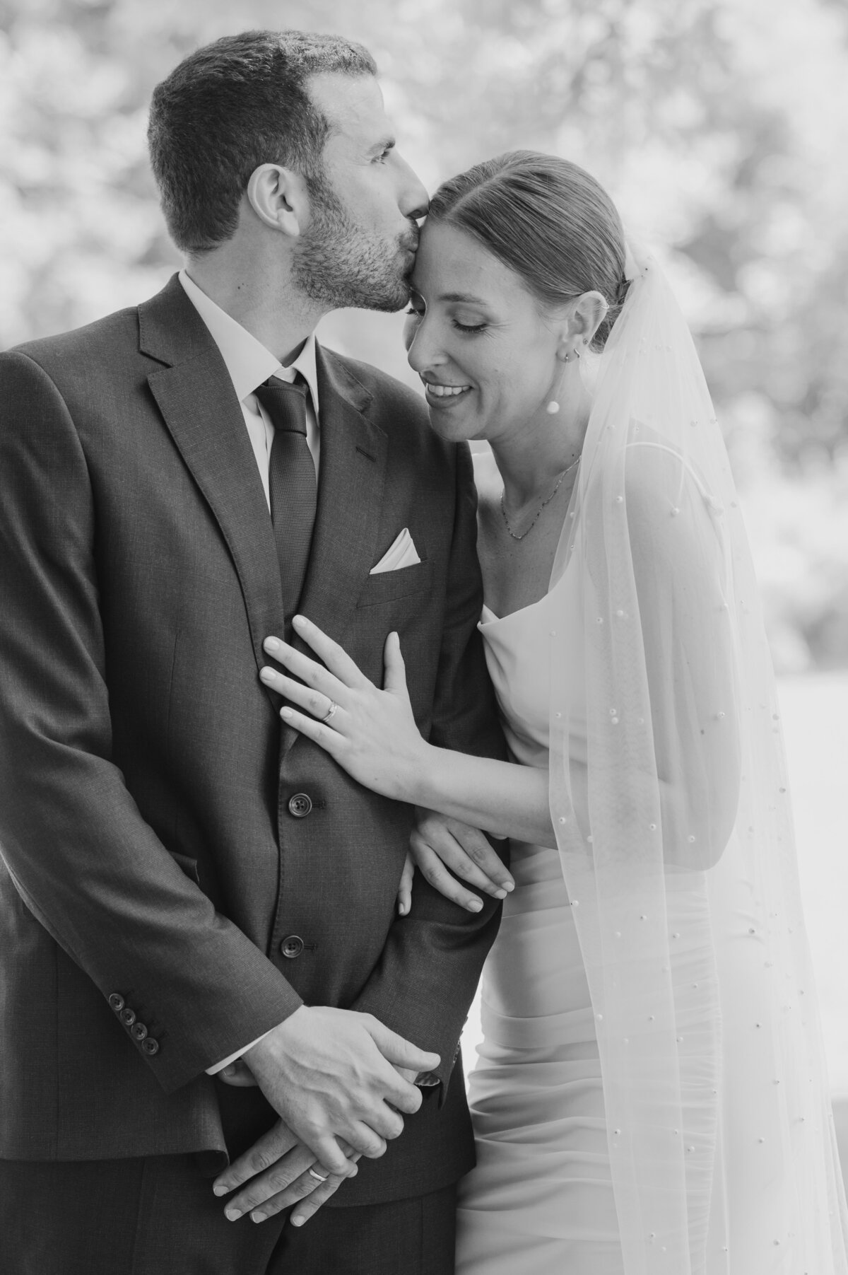 bride_and_groom_b&w_portrait_cambridge_wedding-1