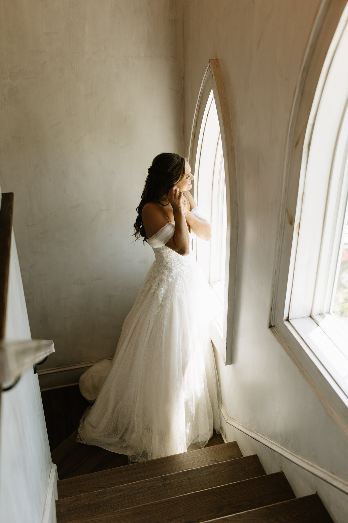 Documentary-style capture of a bride preparing for her big day in East Tennessee