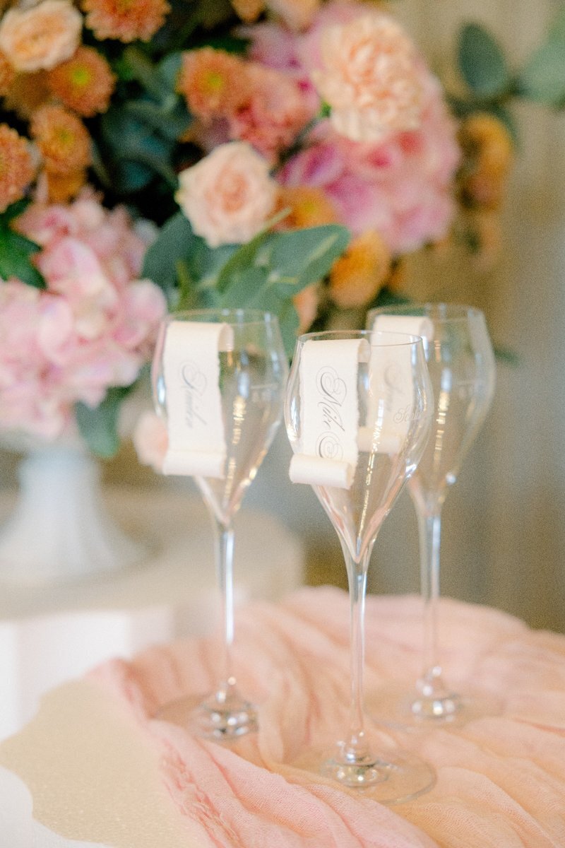 Champagne glasses with name tags for a ECLAT Destination Wedding couple in Vienna