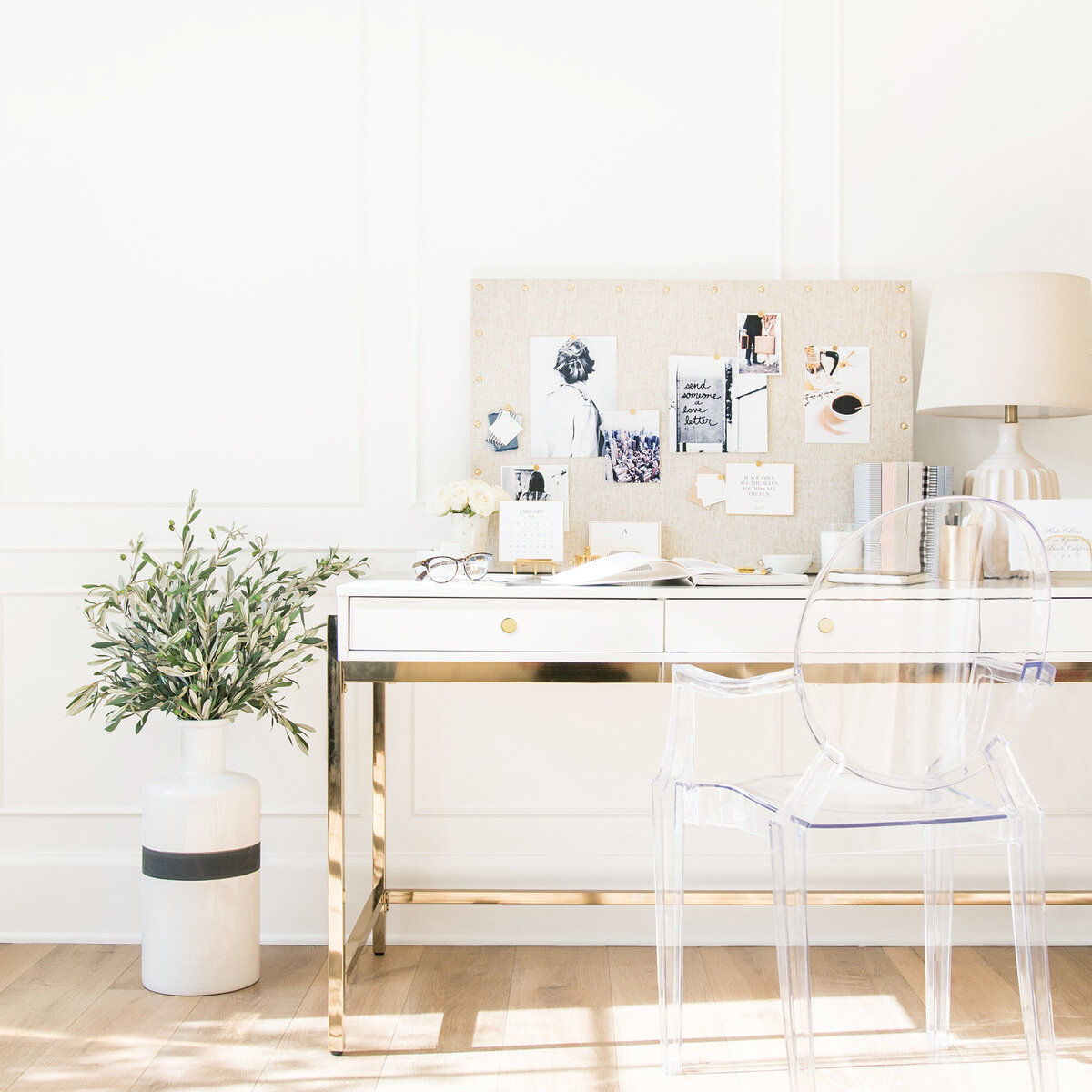 Desk with pinboard-2-website