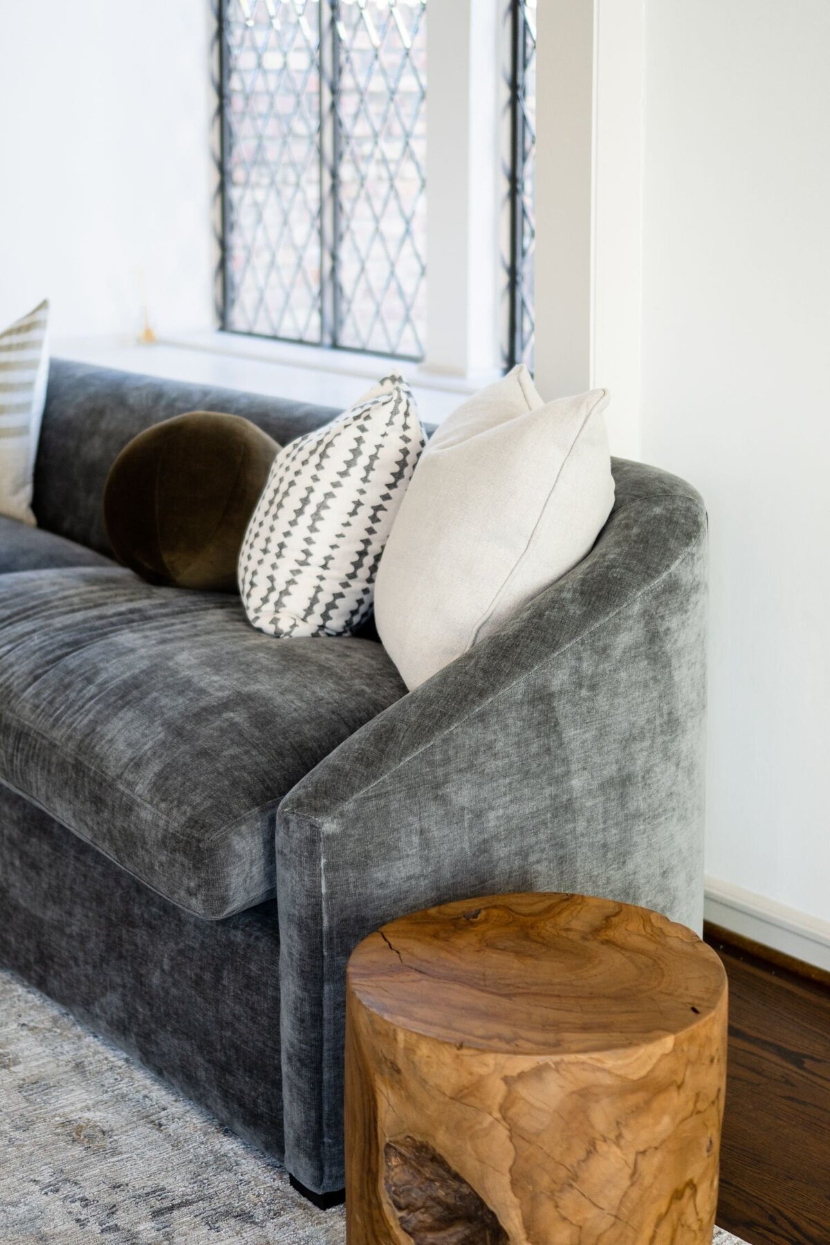 rebekah-nicole-interiors-ember-project-living-room-side-table-styling