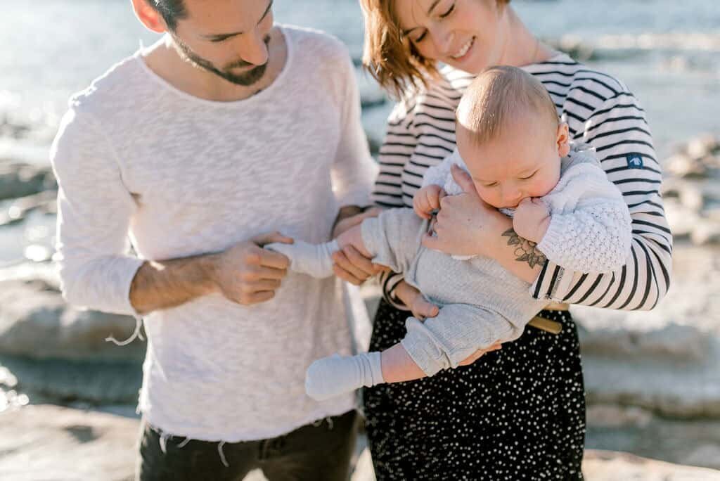 sydney-beach-candid-family-photo-playing-with-baby