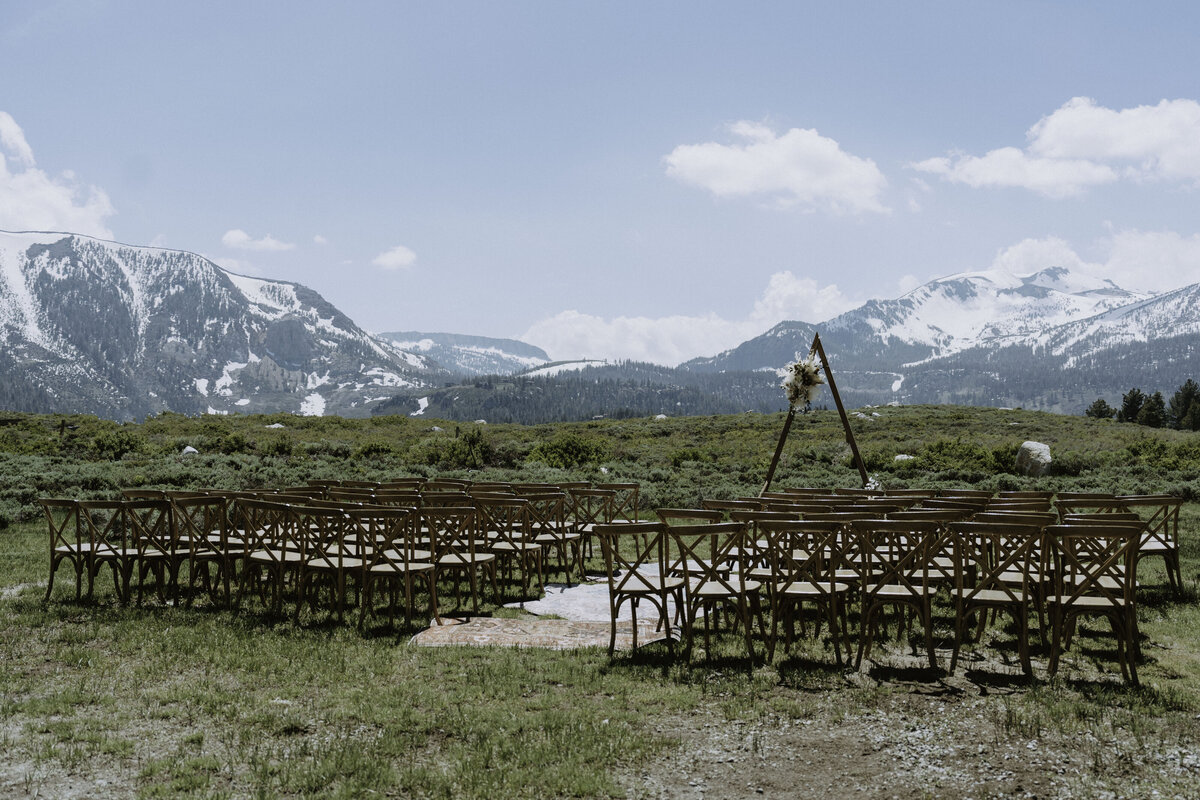 Kate & Brendons Wedding Day in Mammoth Lakes,  Wedding Ceremony Space in the mountains, Destination Wedding Photographers Located in Mammoth CA, Southern California Weddings & Elopement Photographers | Vivian Fox Photography