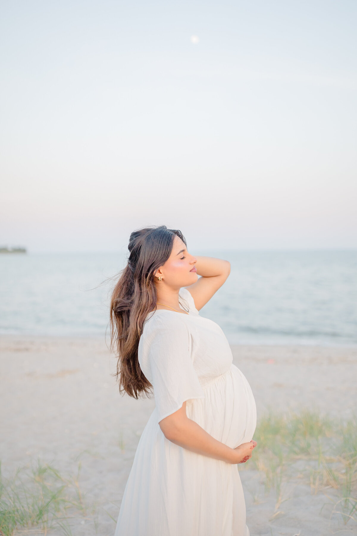 Beautiful documentation of pregnancy in a delicate lace dress, photographed by Oak & Lore Studio