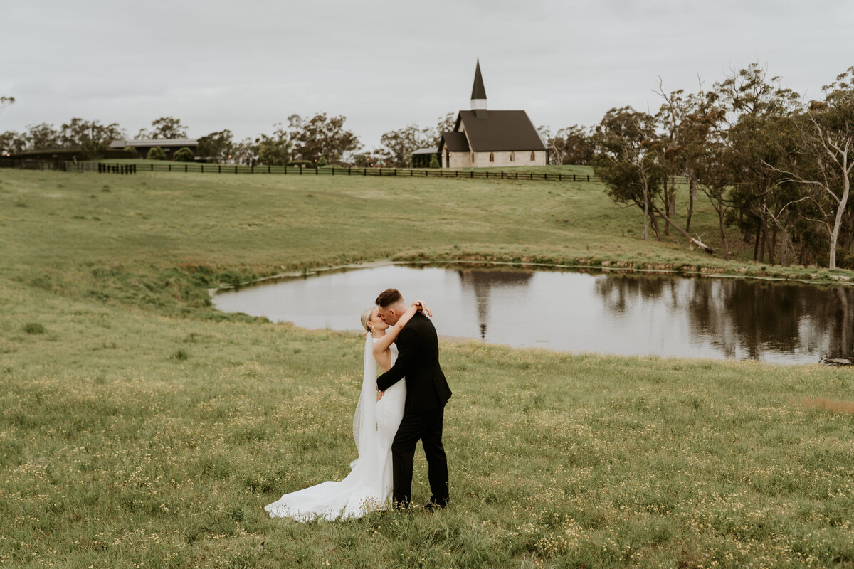 Bride and groom kissing at yarra valley wedding 