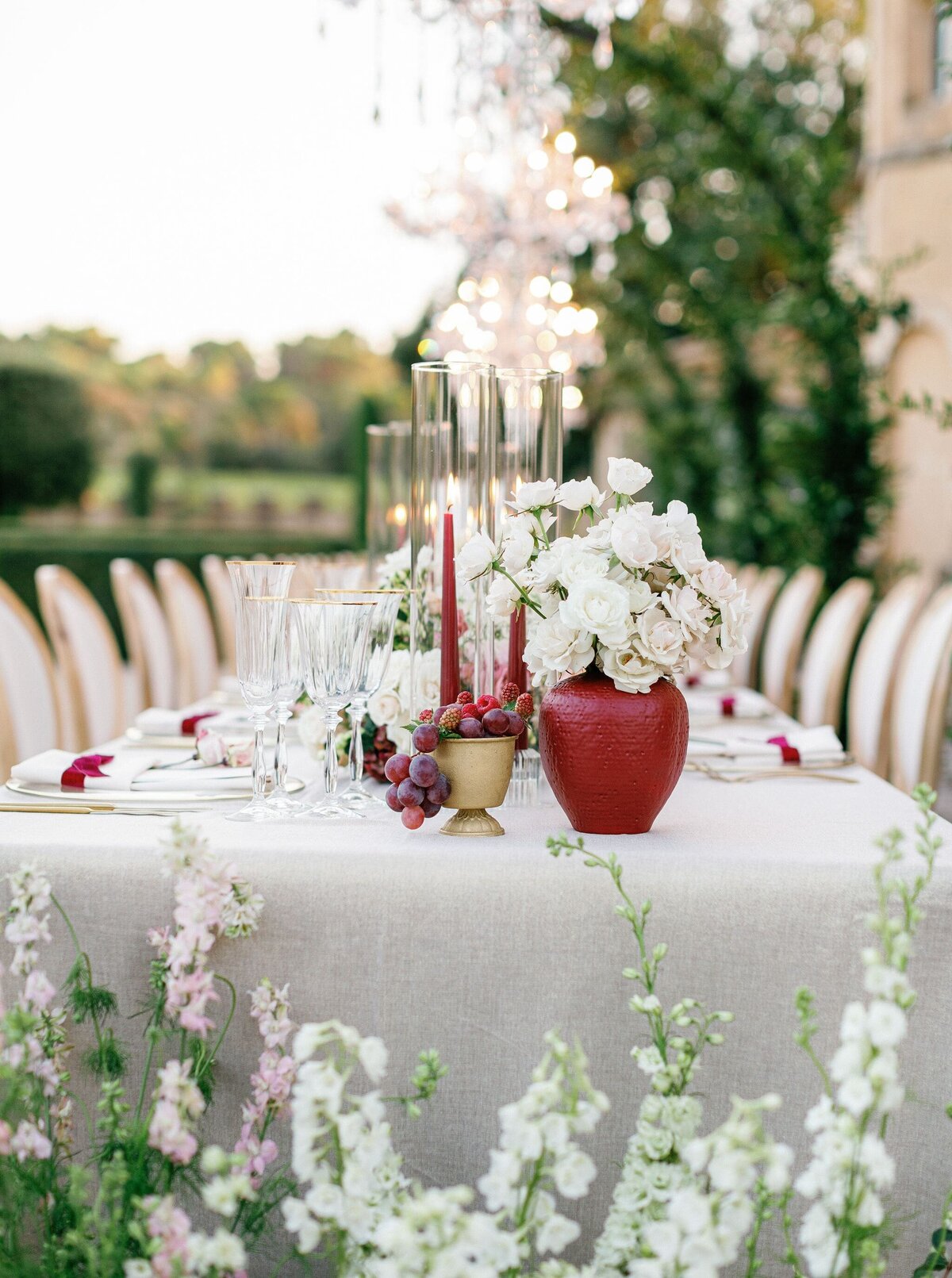 Luxury-wedding-table-details-florals