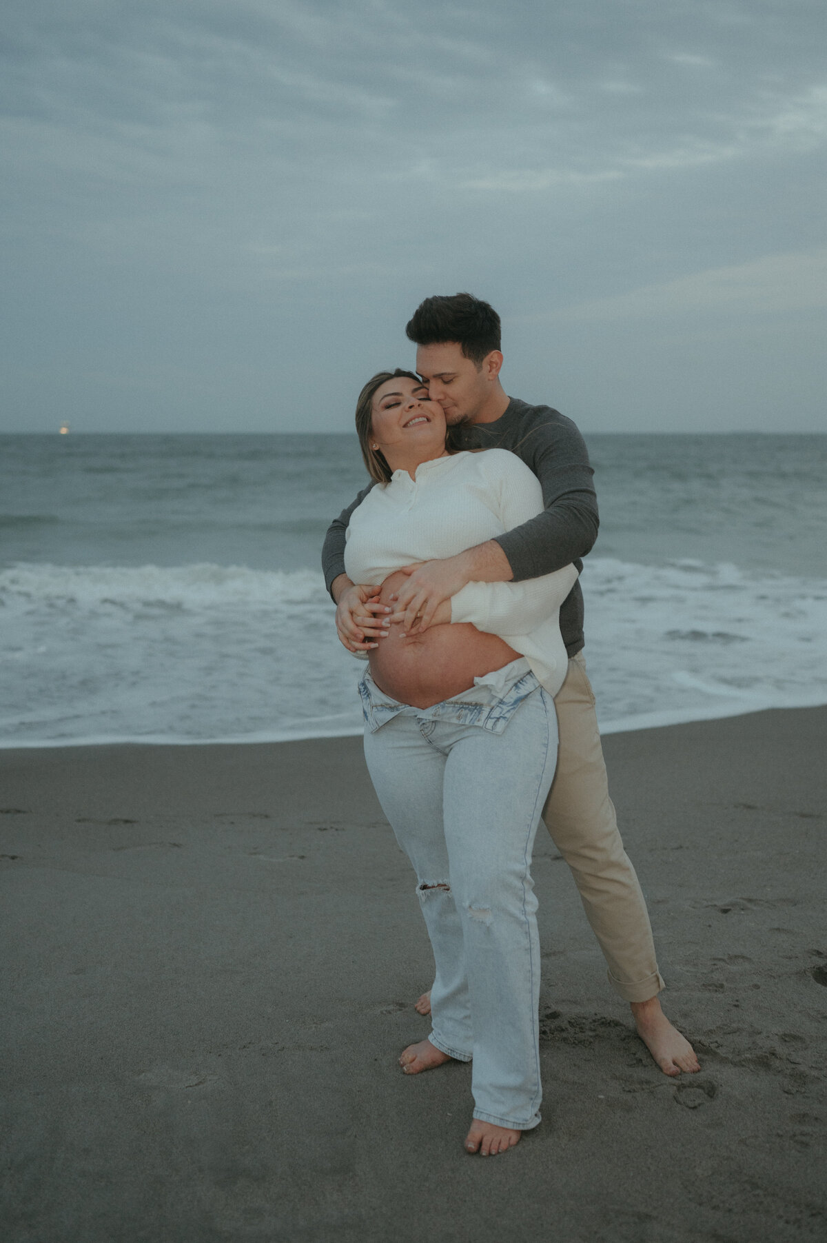 couple maternity photos in FL