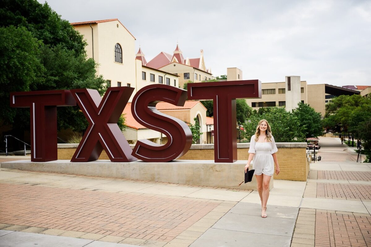 TXST-graduation-photos-megan-001-1538x1024