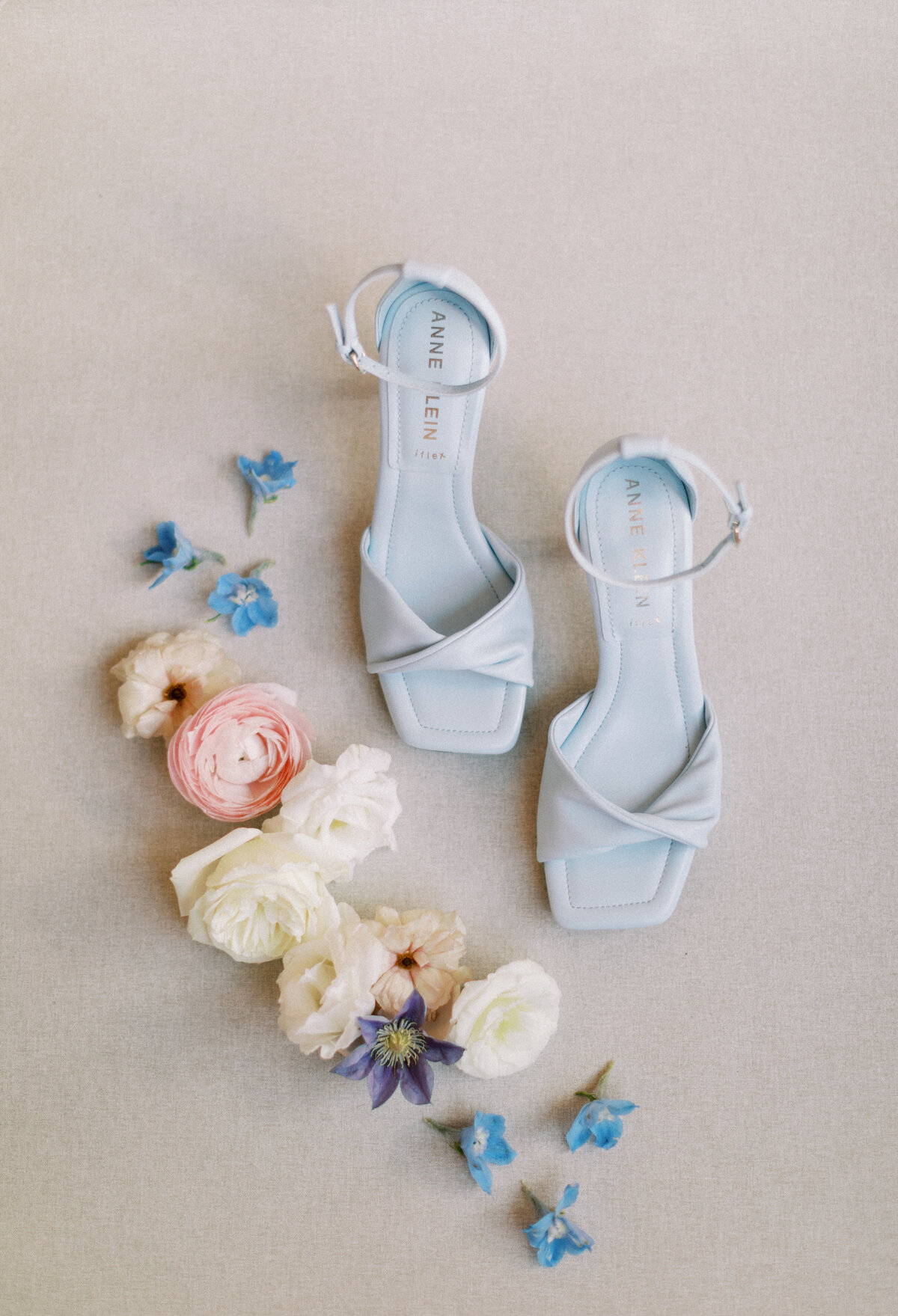 carriage house wedding flowers 2