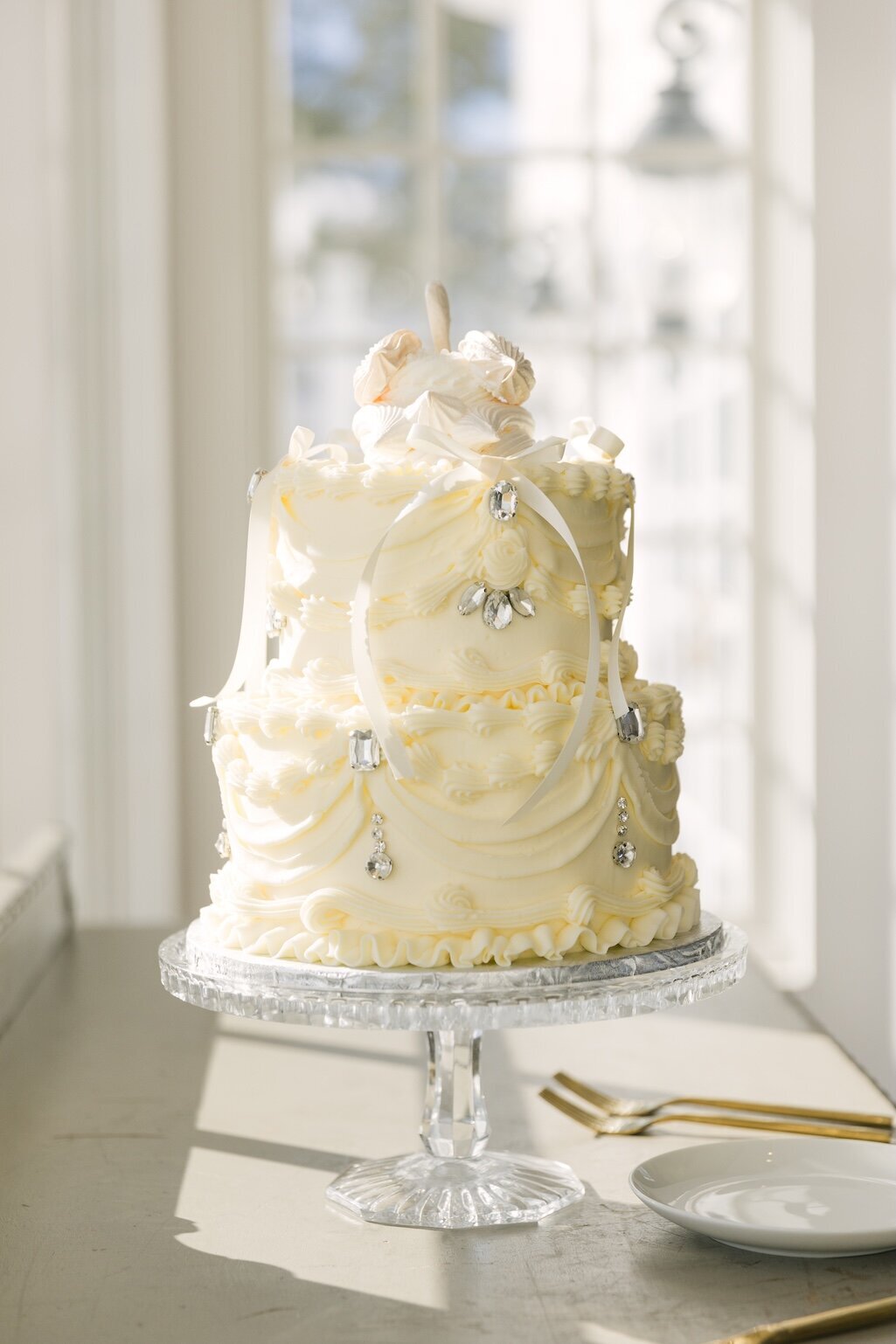 gorgeous-white-wedding-cake