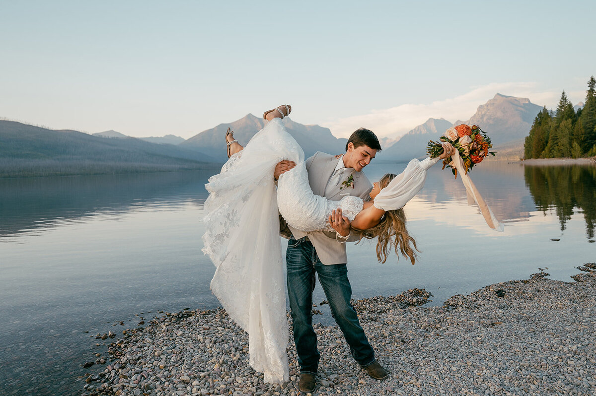 presley-gray-photo-glacier-national-park-elopement-7540