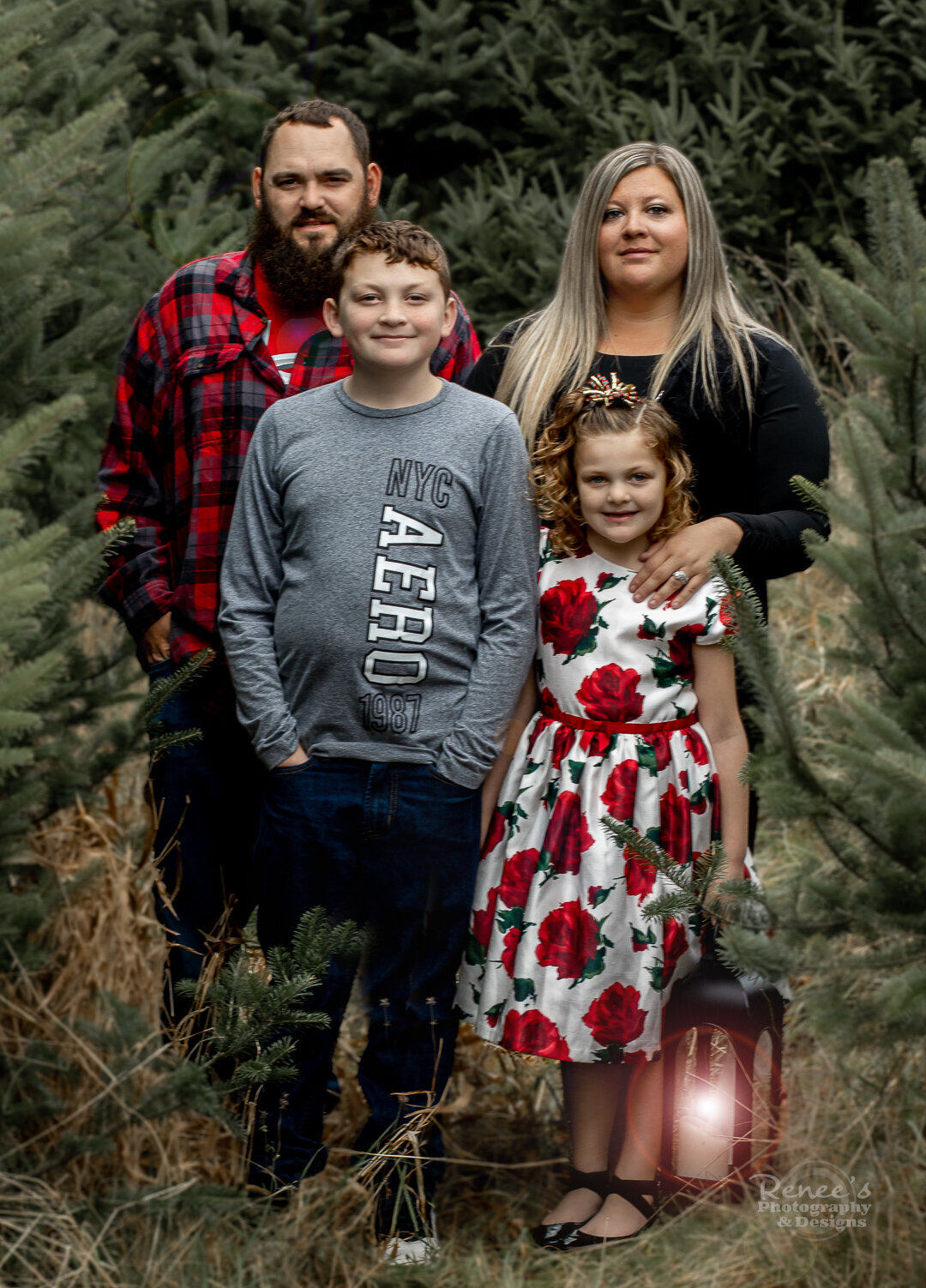 renees-photography-and-designs_christmas-tree-farm_family-children-photoshoot_new-river-valley_blue-ridge-mountains-sm-2