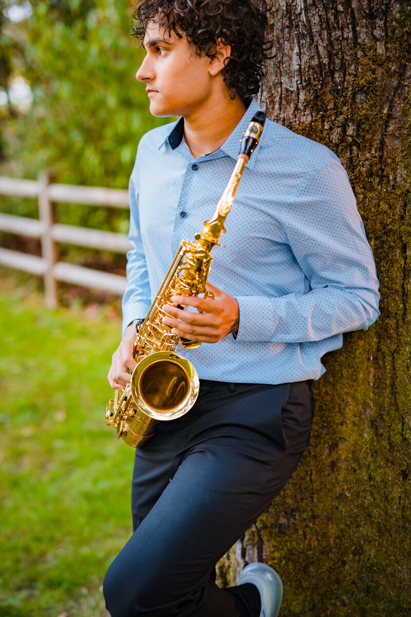 senior-photoshoot-saxophone