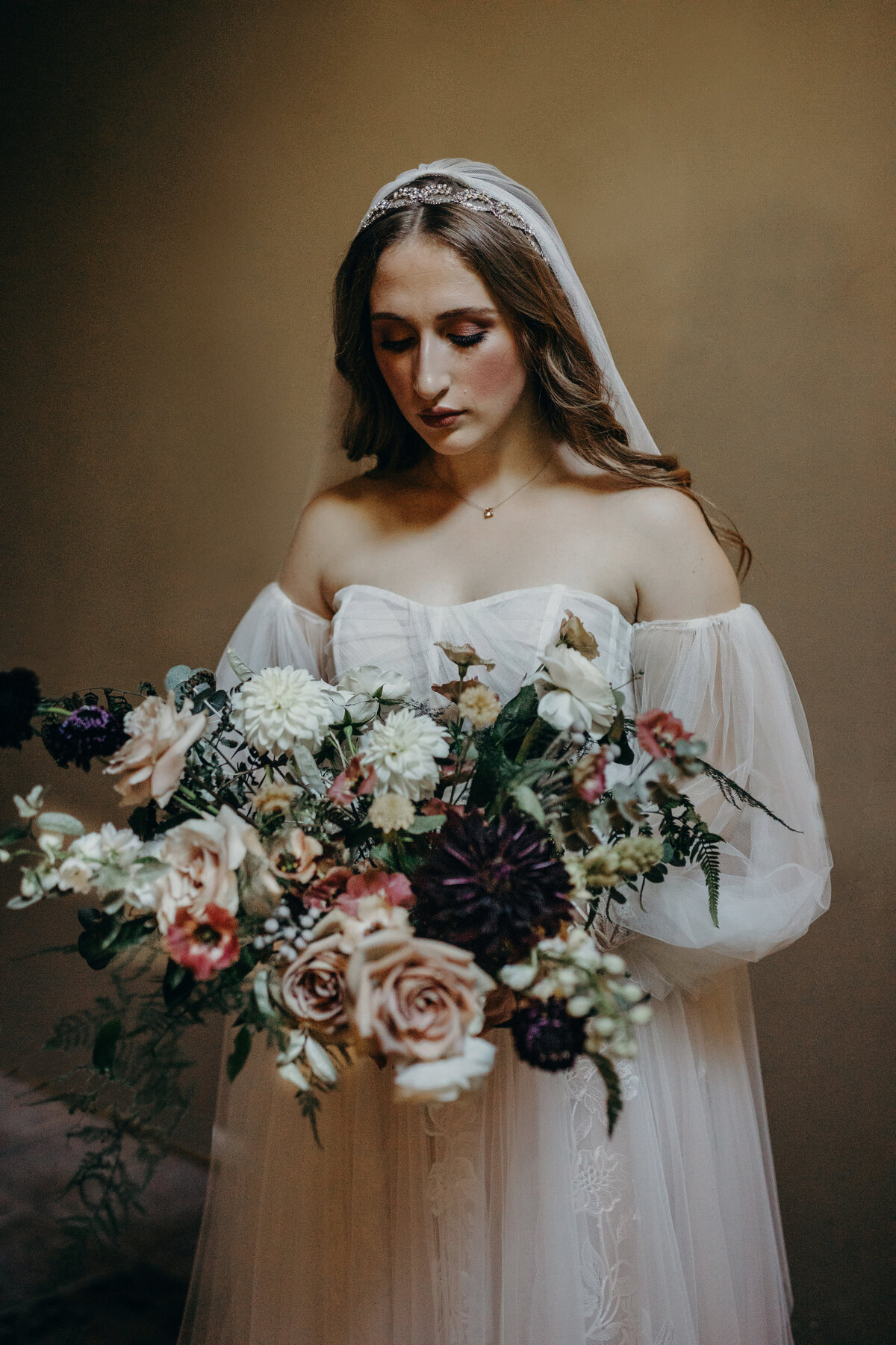 Timeless-Painterly-Dutch-Masters-Elegant-Wedding-