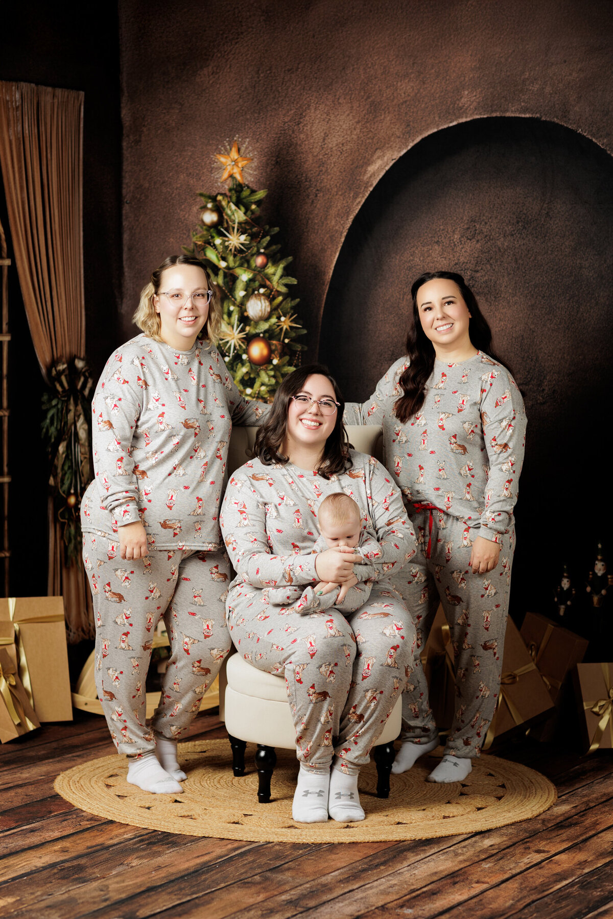 Best NWA holiday photographer, holiday portraits near me, Northwest Arkansas holiday photography, NW Arkansas holiday photos, NWA santa photos