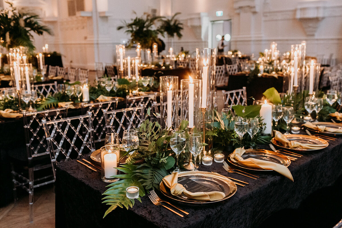 Exotic-gold-wedding-flowers-maison-principale