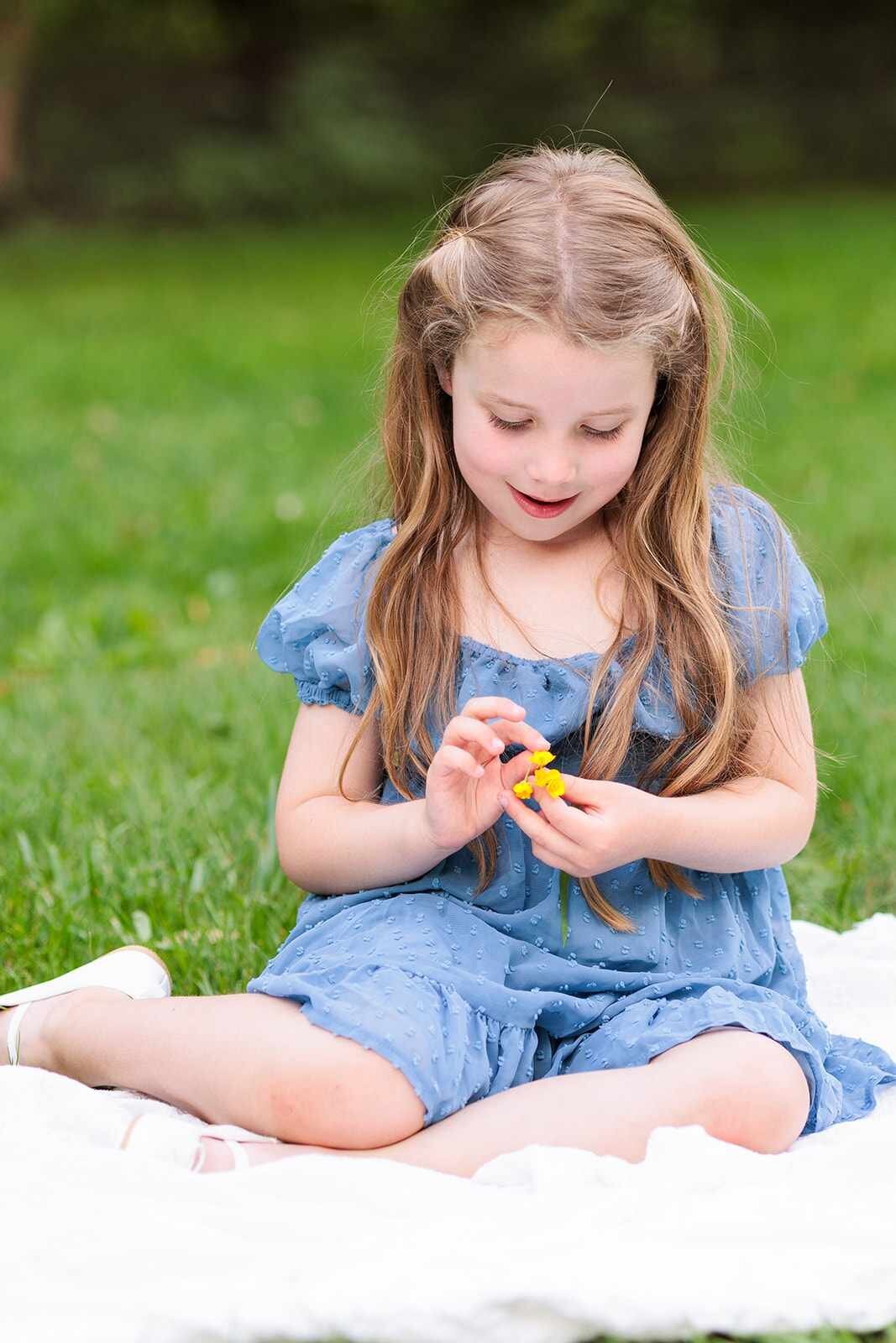 girl-on-blanket-photographer-lower-merion