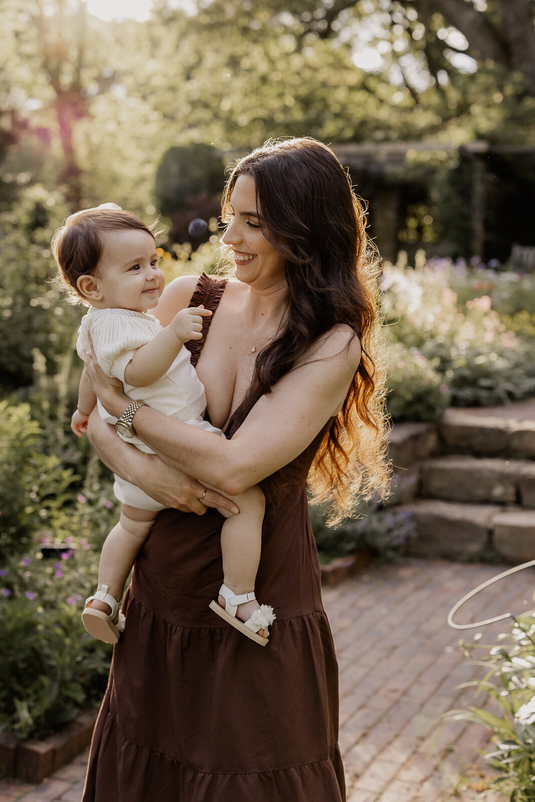 family photoshoot at cross estate gardens nj