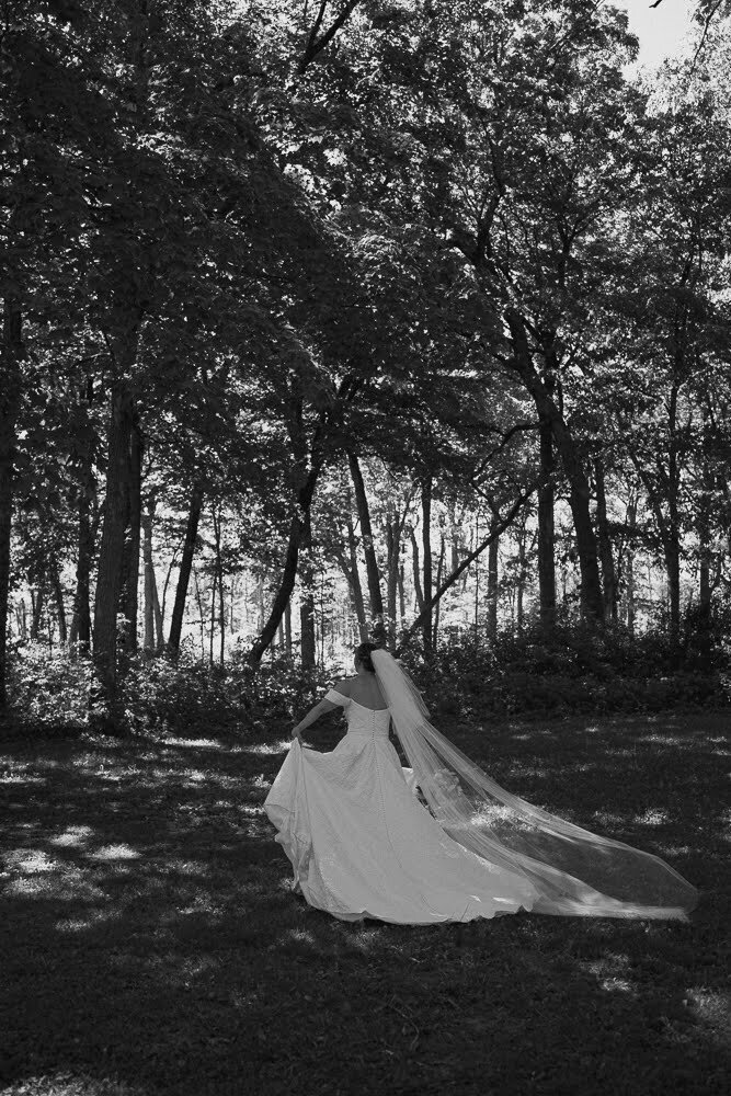 Nichole-Babiez-Photography-wedding-photographer-lincolnshire-marriott-forest-preserve-modern-elegant-whimsical-luxury-editorial-destination-30