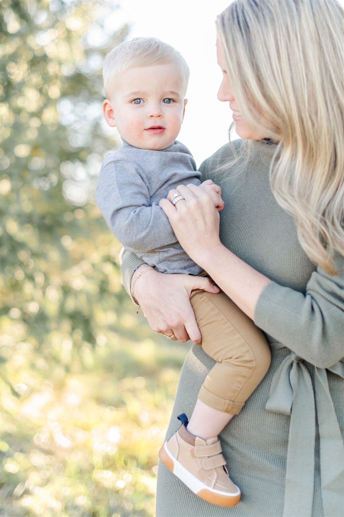 Loudoun County Christmas Tree Mini Session - Heidi Fam Photography