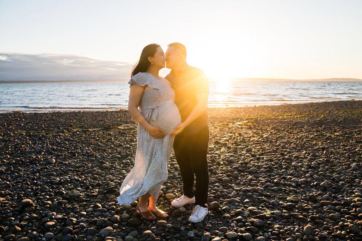 Couple at sunset on a Seattle beach, Maternity portrait