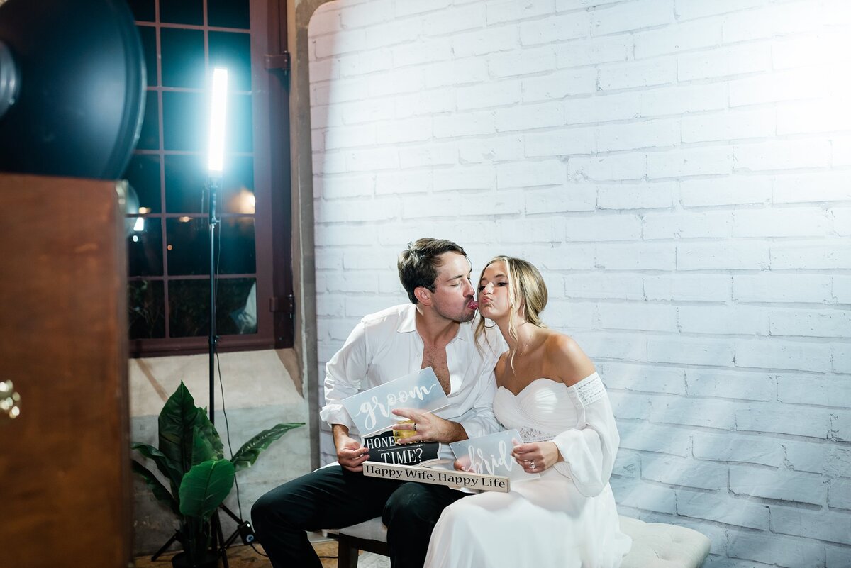 westernrootsandfallromancemorganandjimmysoldedobbinstationwedding90
