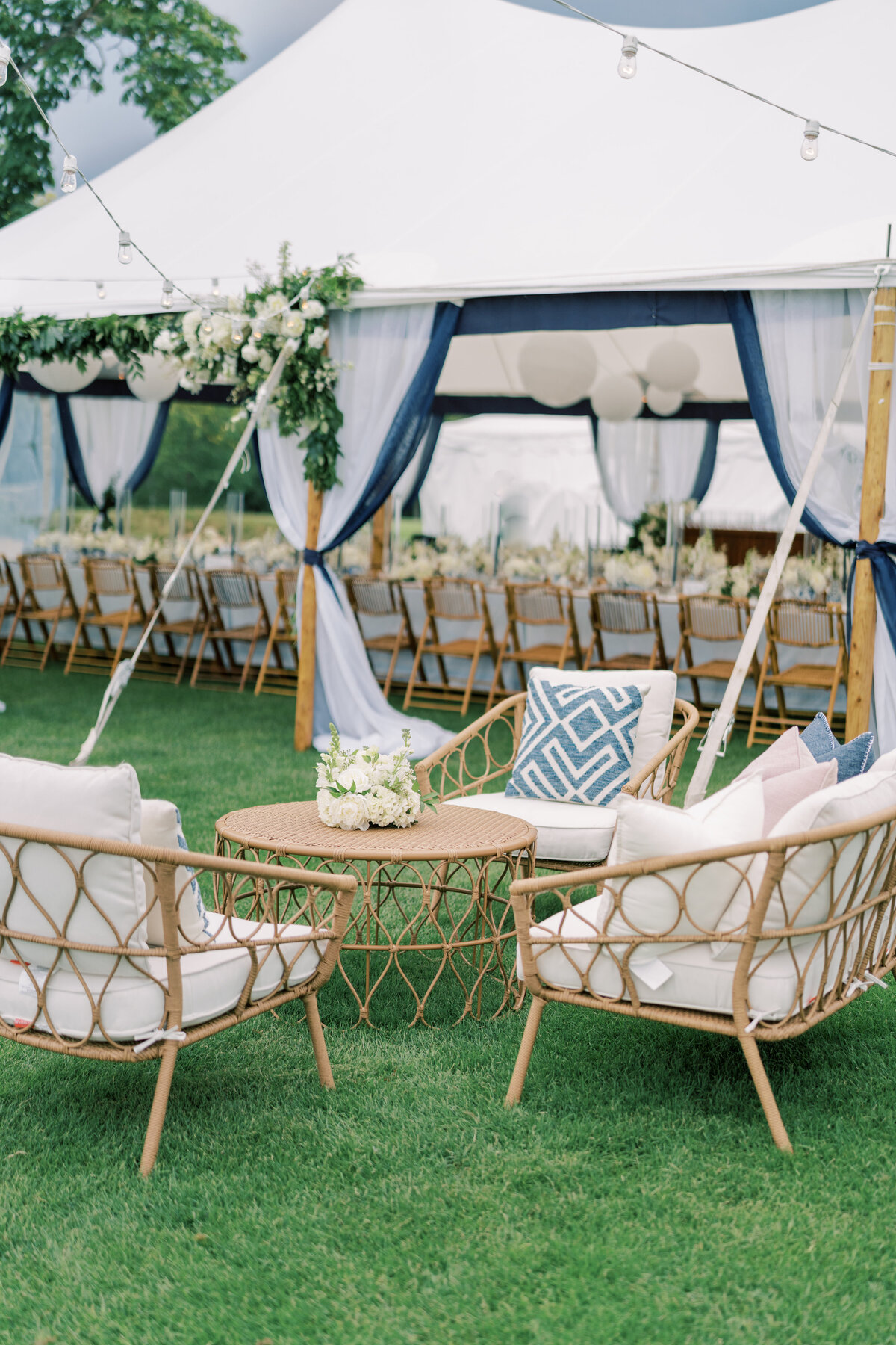 Britanna Lounge, White with Navy Trim Side Pole Panel, Navy Border, Al Fresco