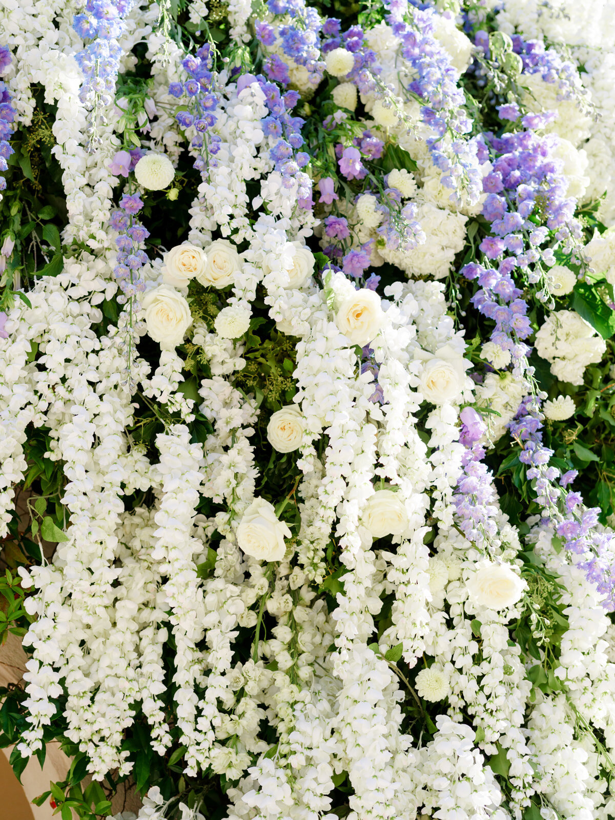 Floral decor for a wedding day in Château Saint Martin
