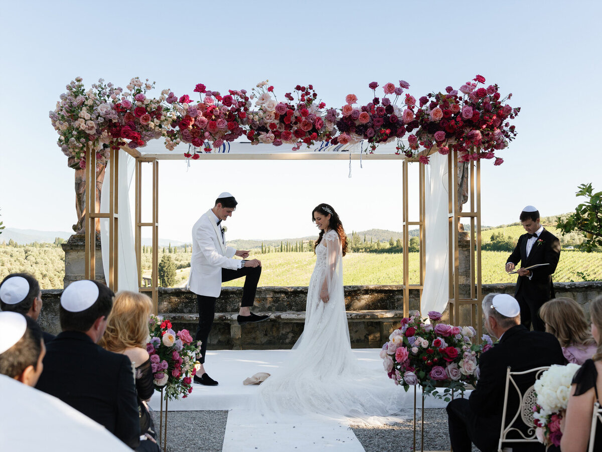 091-Breaking-the-Glass-in-Jewish-Ceremony