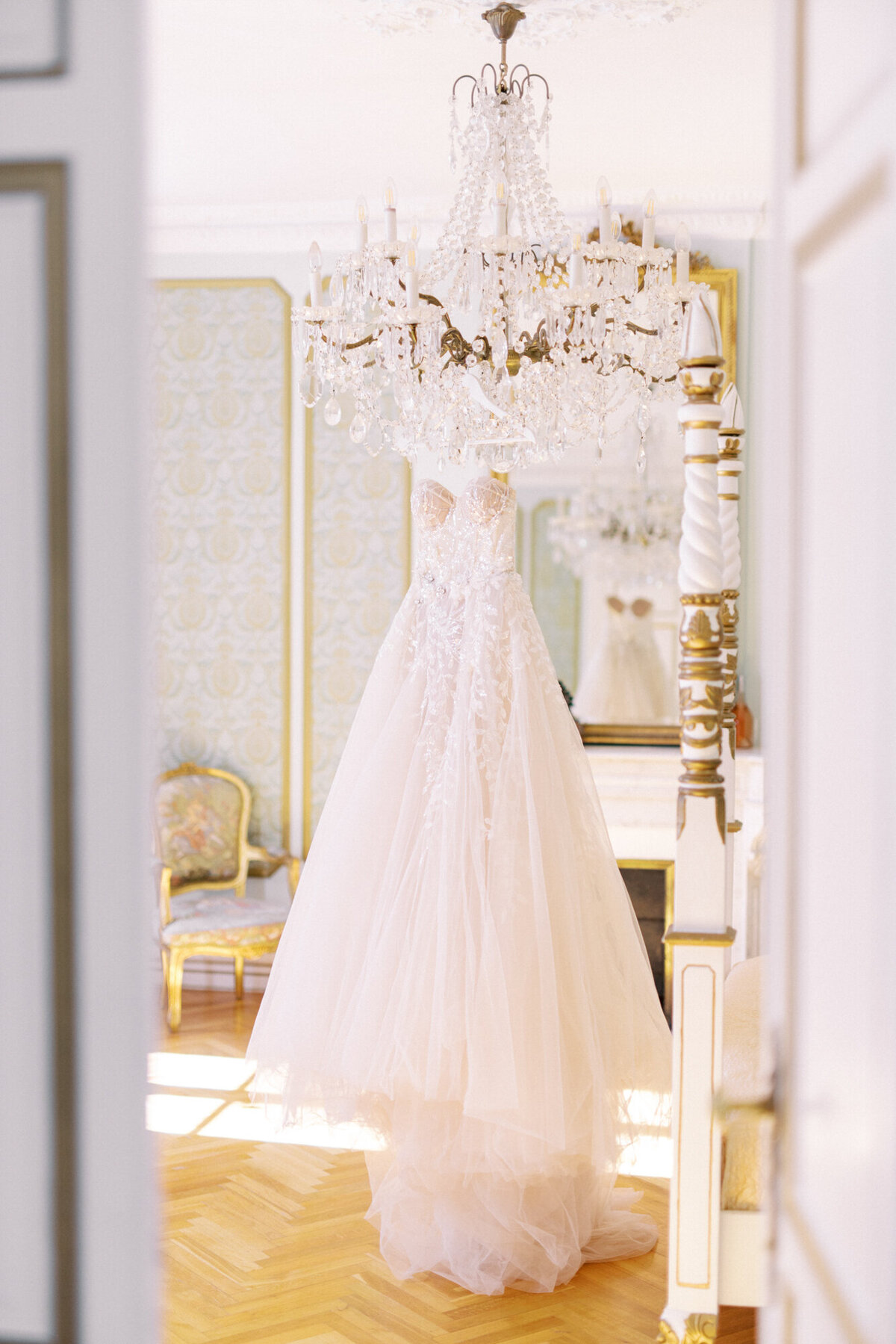 Maïlys Fortune Photography Husband Wife Wedding Weddings Photography France Switzerland Italy Timeless Dreamy Imagery Bilingual French English Destination Weddings Destination Wedding Provence French Riviera Paris Lake Como Tuscany12