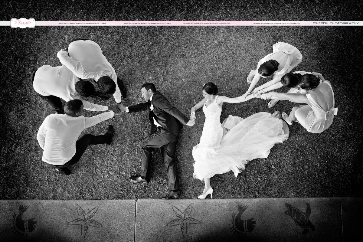 Unforgettable, artistic wedding photographs at the scenic Airlie Beach in Whitsundays.