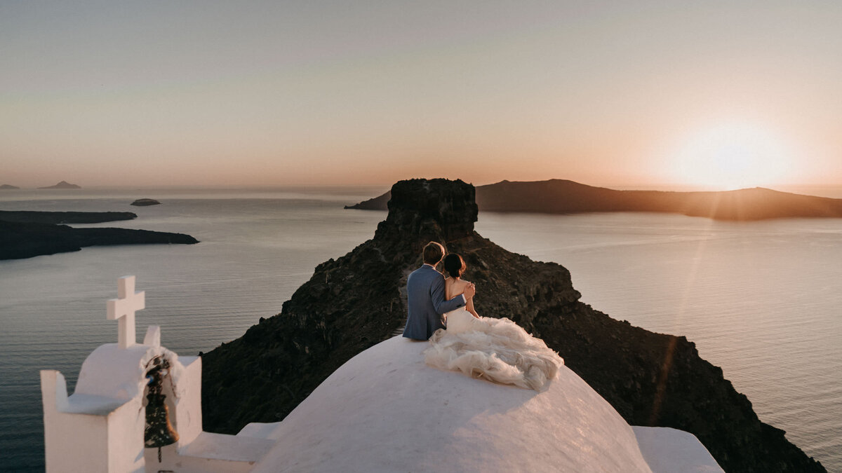 modern Minimalist for intimate wedding in santorini Greece
