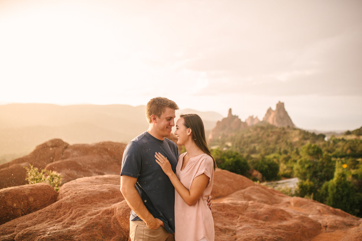 Garden-of-the-Gods-sunset-engagement-pictures (1)