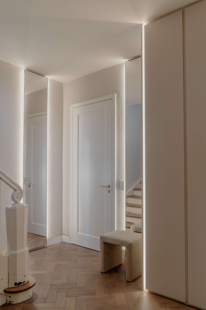 wohnen-und-schlafen-eingangsbereich-flurschrank-adam-innenausbau