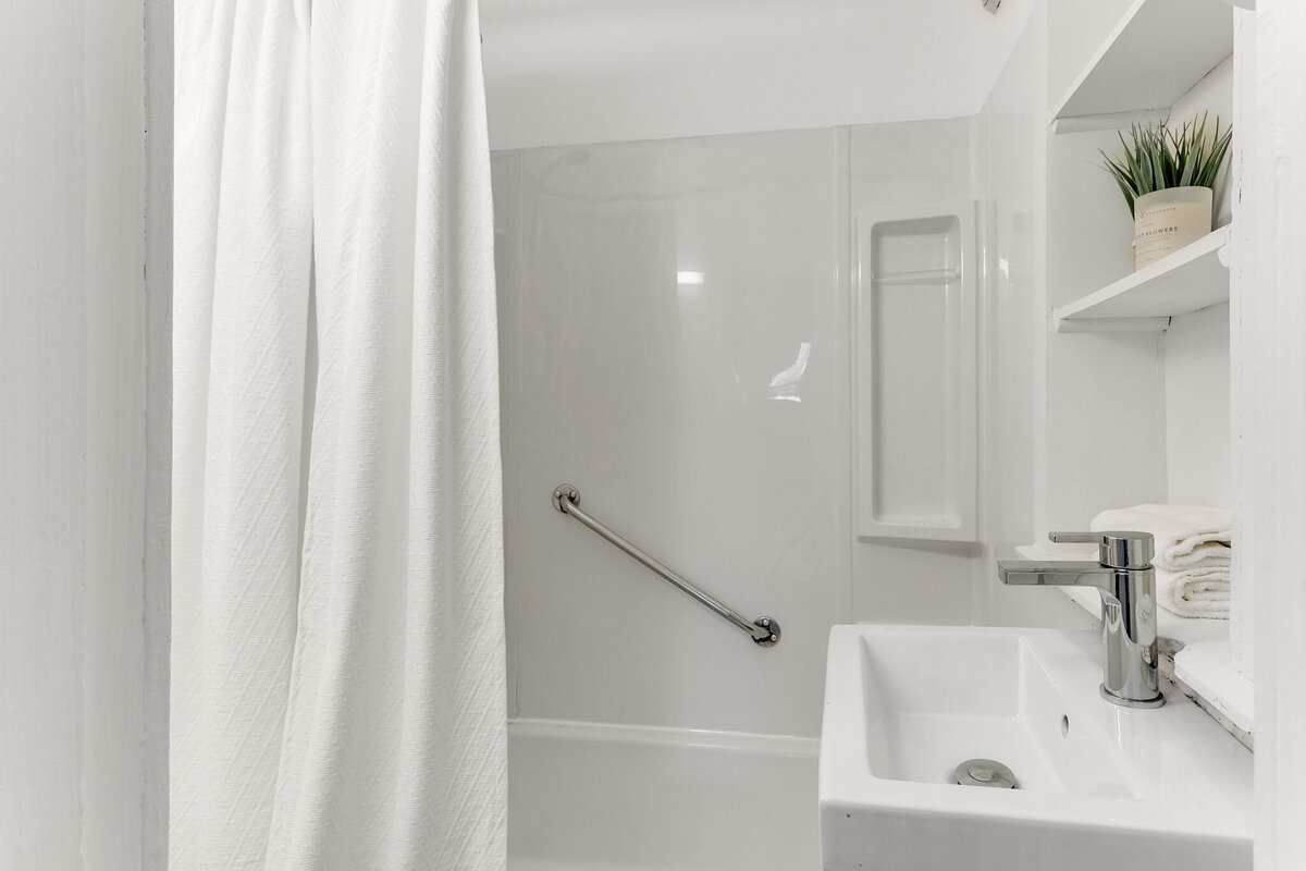 29-web-or-mls-44_001_Bathroom