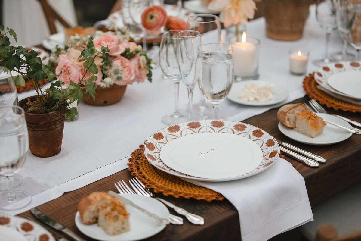 new-england-farm-wedding-table