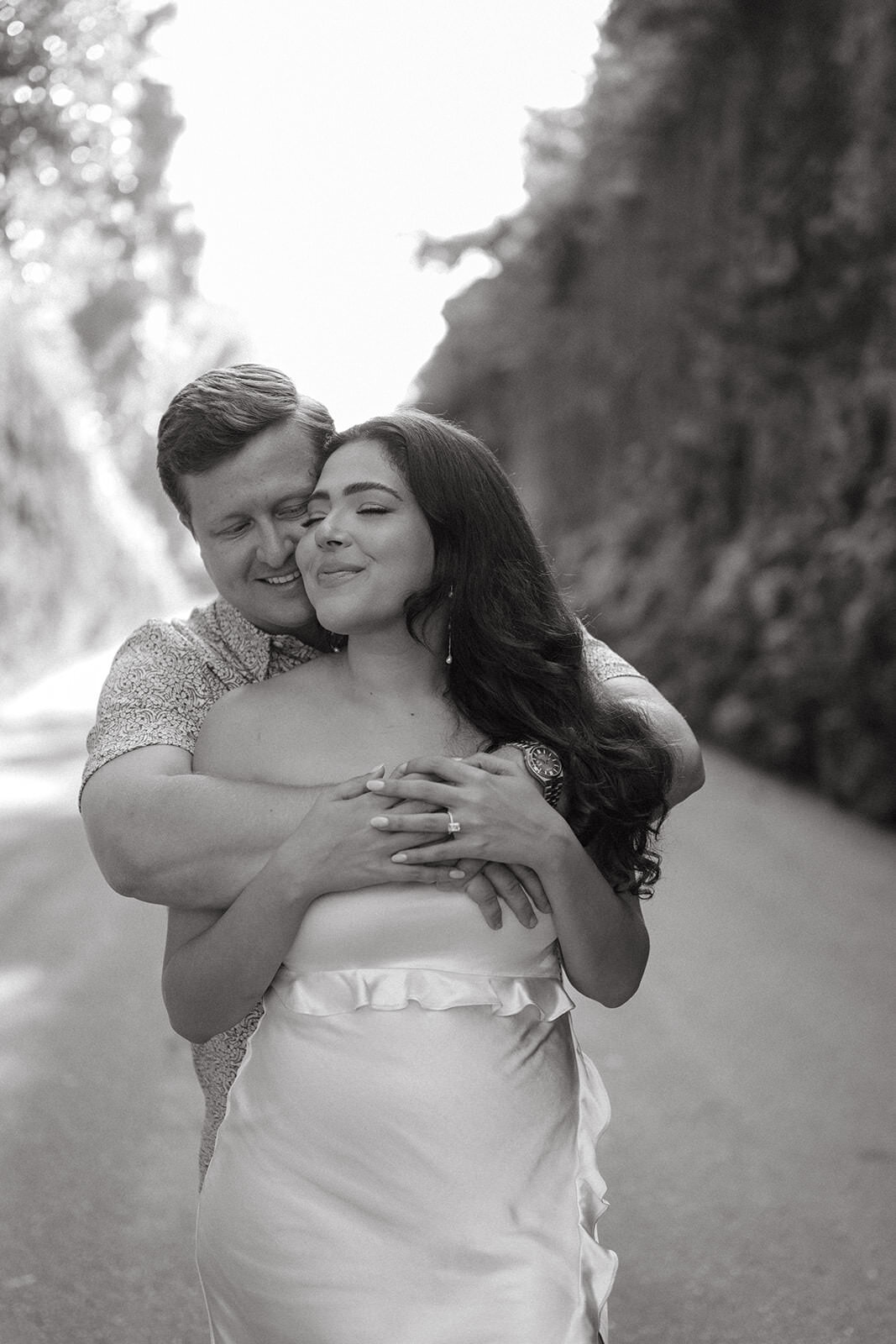 couple-embrace-palm-beach-engagement-2NA-E