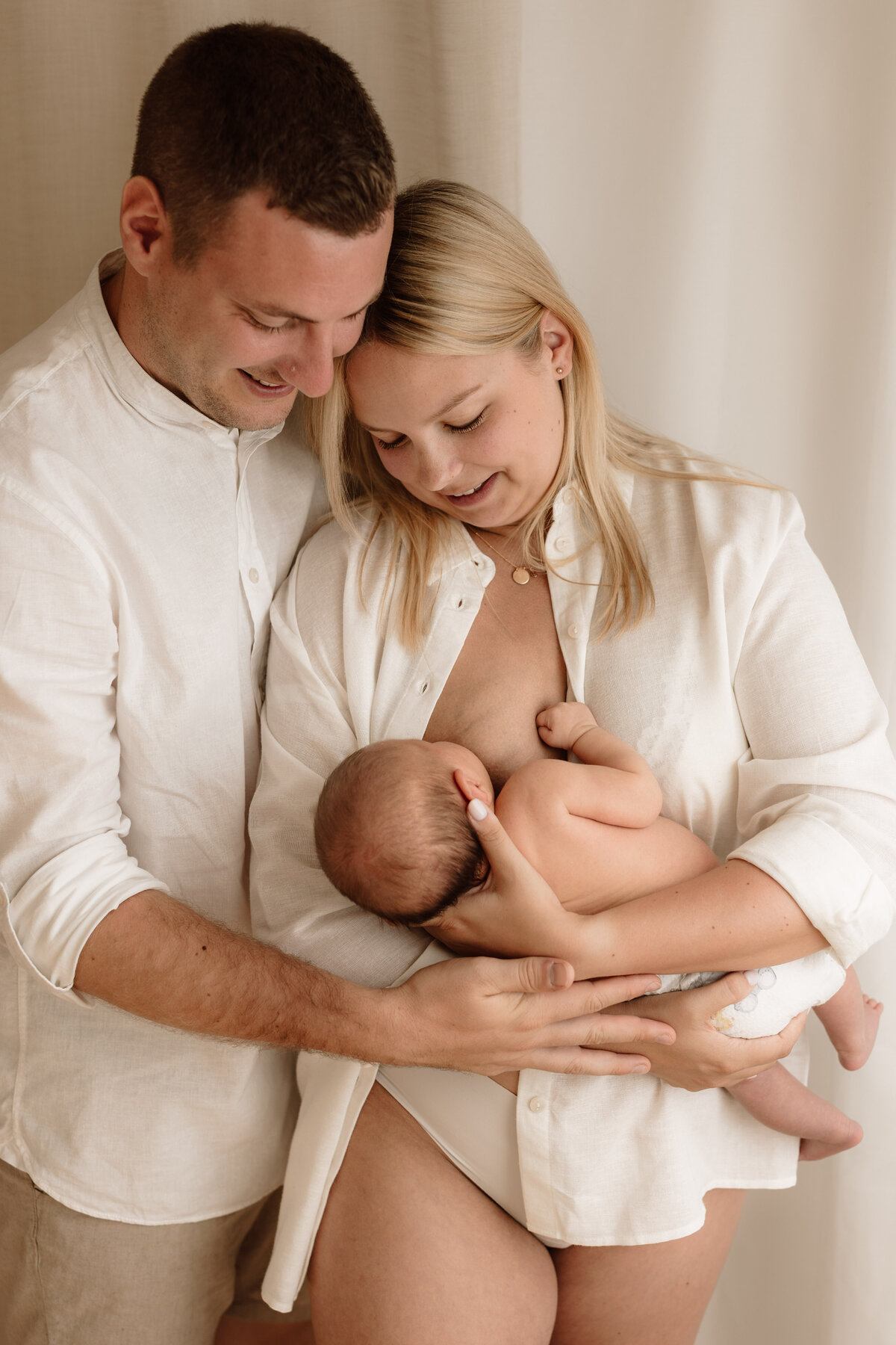 newborn fotograaf - gezinsfotograaf - zwangerschapsfotografie - videograaf - Sint-Niklaas - Pictures by Jess - Mama en baby shoot