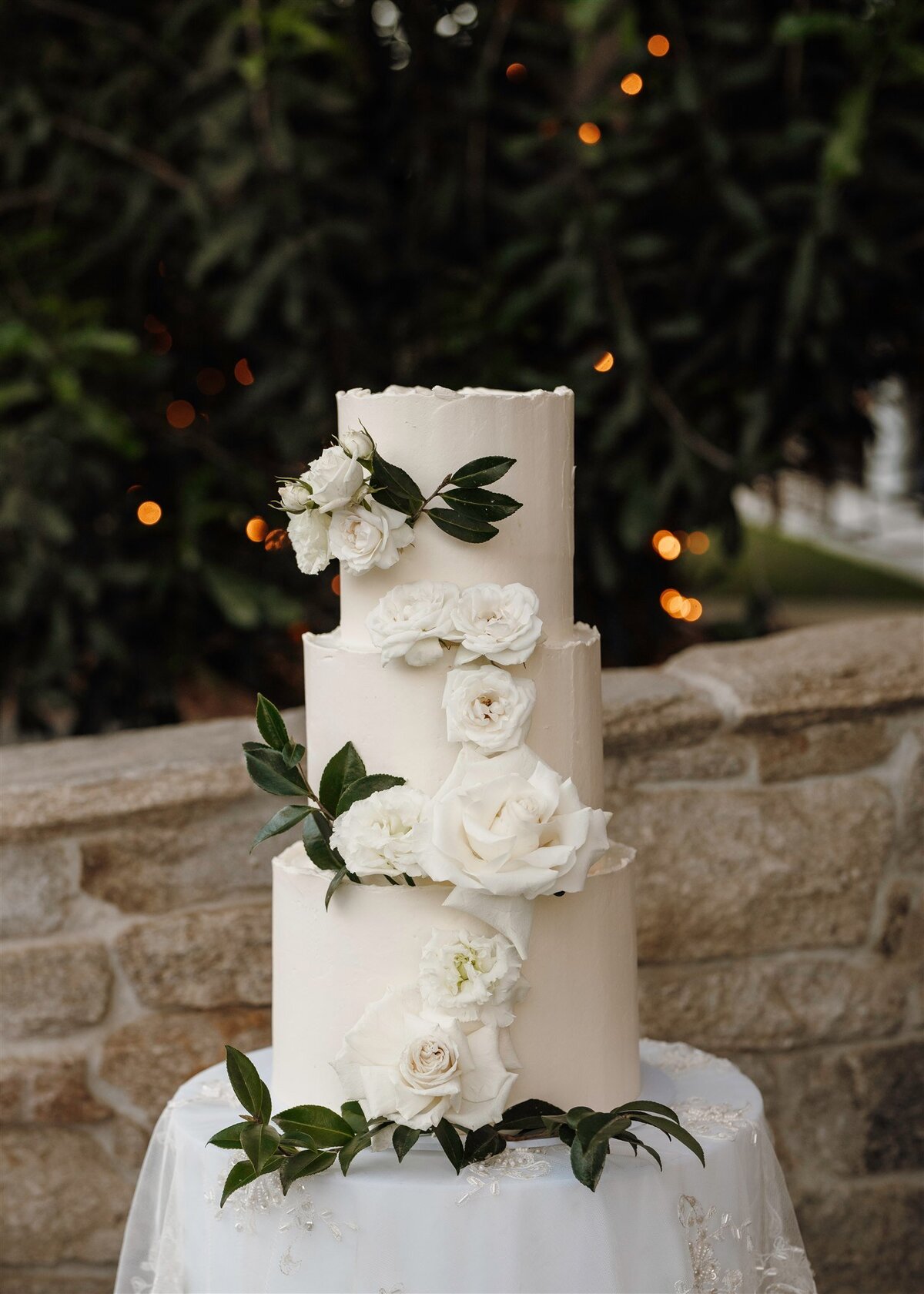 white wedding cake flowers Noosa wedding florist