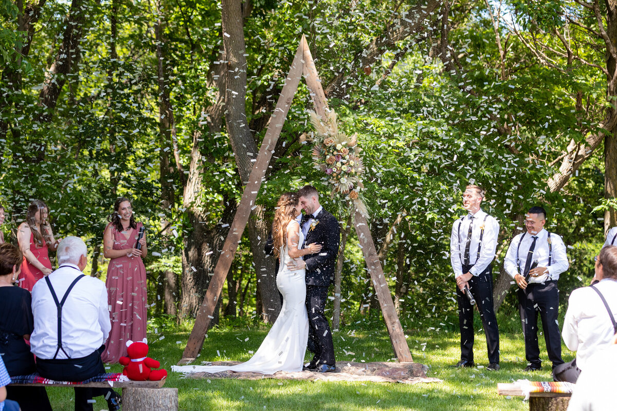Des-Moines-IA-Wedding-Photographers-Photography-Confetti-Cannon