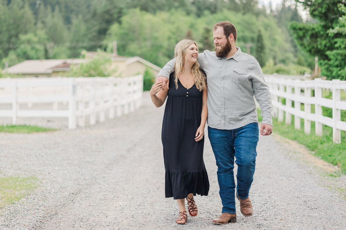 Eagle-Mountain-Ranch-Country-Venue-Arlington-WA-Engagement-Session-9007