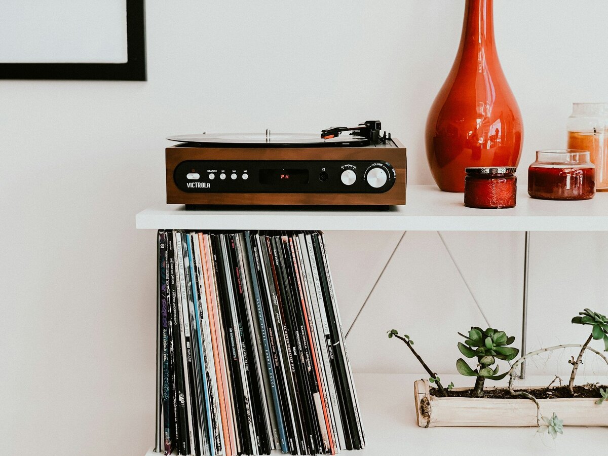 victrola-record-players-bIufbzOTla0-unsplash (1)