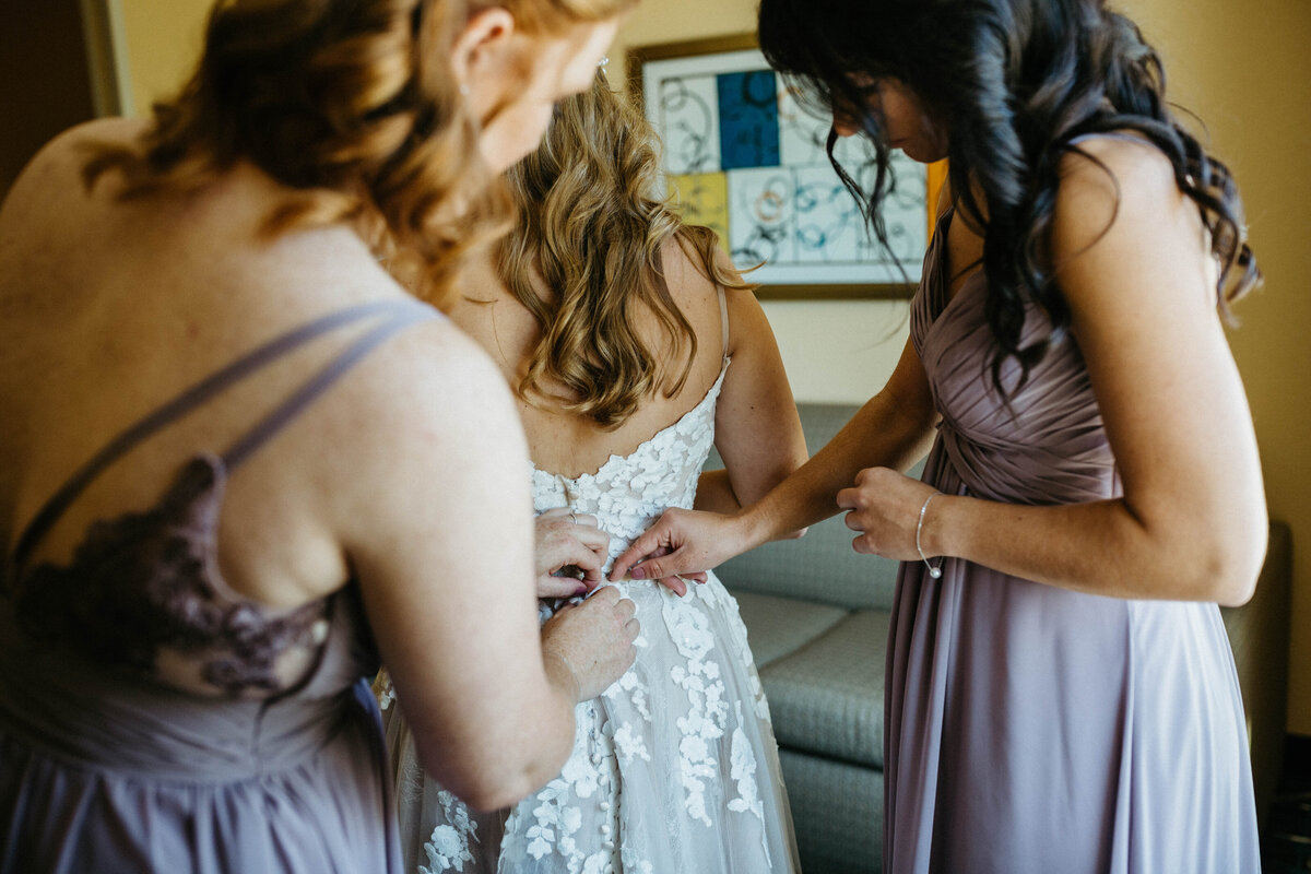 bridesmaids-helping-bride