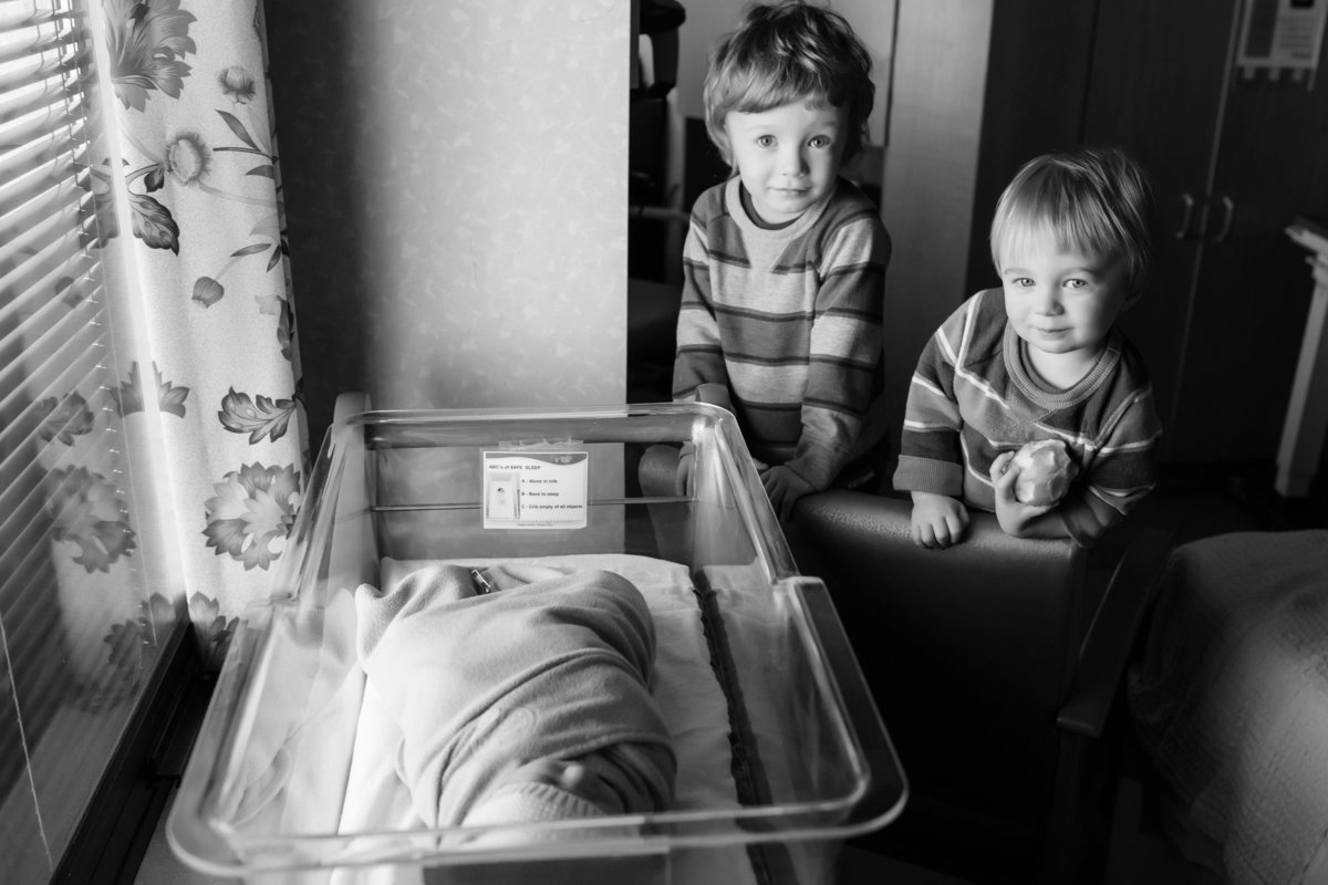 march-newborn-6-bw