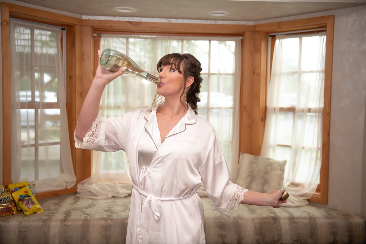 Bride holding bouquet close-up